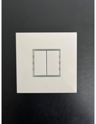 2 boutons de couleur blanche